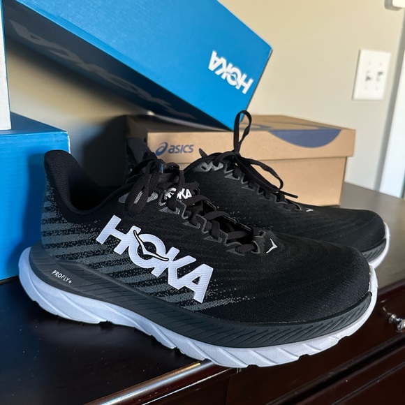 Hoka Women’s size 10 Wide - Picture 8 of 9